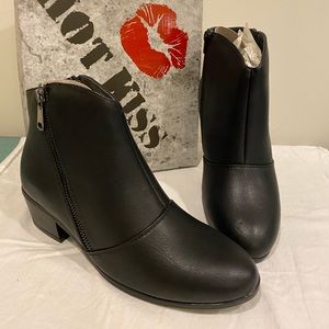 Hot kiss ankle boots 9